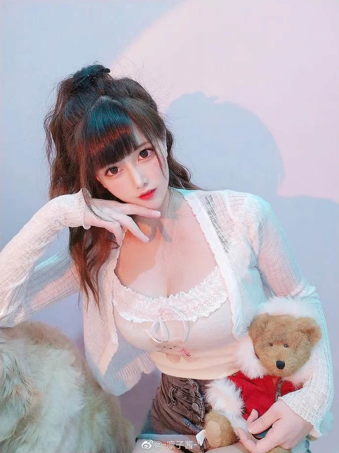 微博女神凛子酱cosplay大赏,20套新作震撼登场,粉丝狂欢